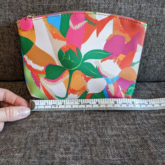 Free With Purchase - Picture 3 of 3